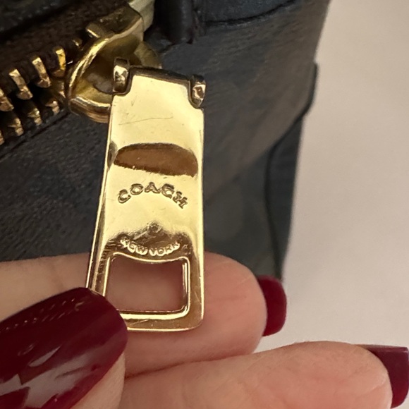 Coach City ZipTote -  Black and Brown Signature Canvas with gold hardware EUC - Picture 6 of 13